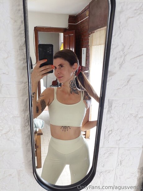 Agusvenus pornographic model pic