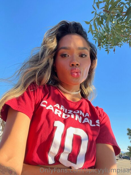 Spicyylumpiaa nude model photo