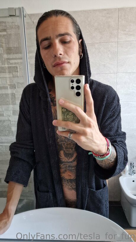 Tesla For Fun star nudes photo