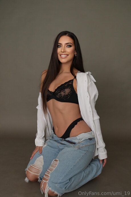 Umi 19 model erotic photo