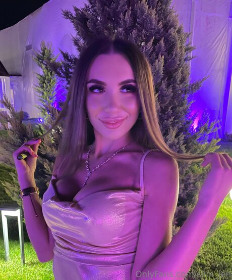 Slim Jen exclusive model photos