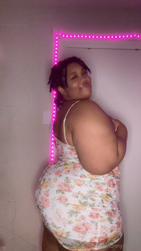 Hunnybee72 naked star picture