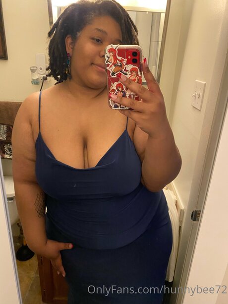 Hunnybee72 nude pornstar photos