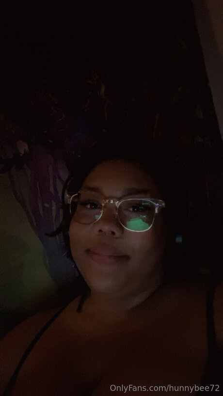 Hunnybee72 pornstar beautiful pic