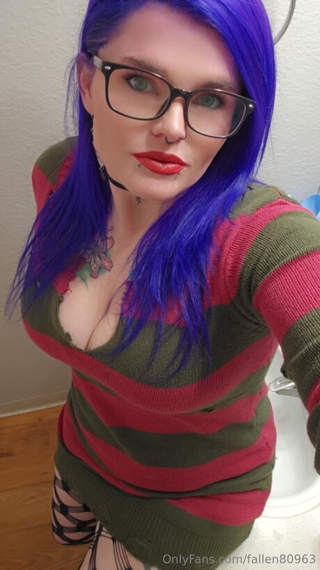 Fallen80963 nude star photos