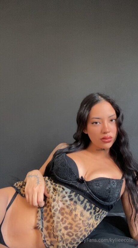 Kylieecole perfect model picture