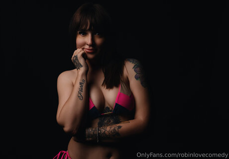 Robinlovecomedy star nudes pic