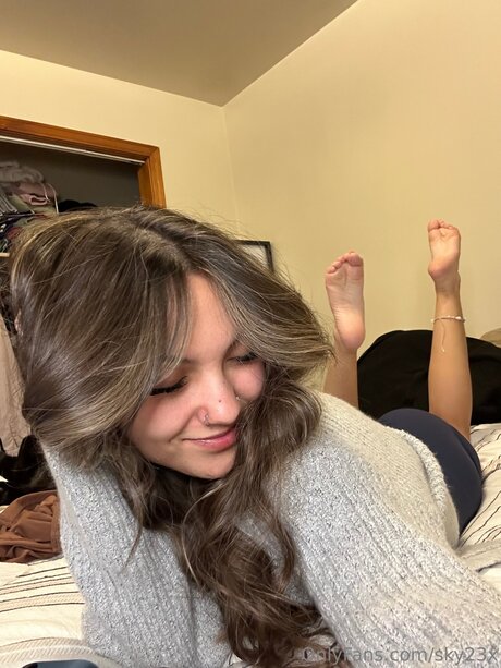 Sky23x nude pornstar gallery