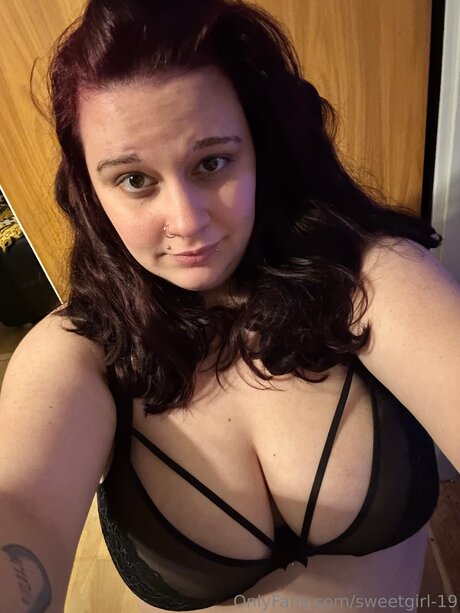 Sweetgirl 19 erotic actress picture