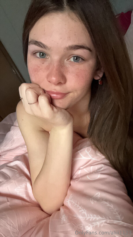 Aliii1123 naked actress picture