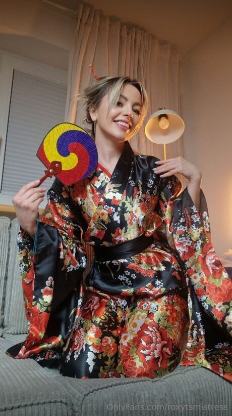 Roxytsmistress pornstar art photos