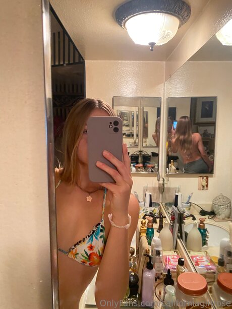 Californiagirlrose erotic model photo