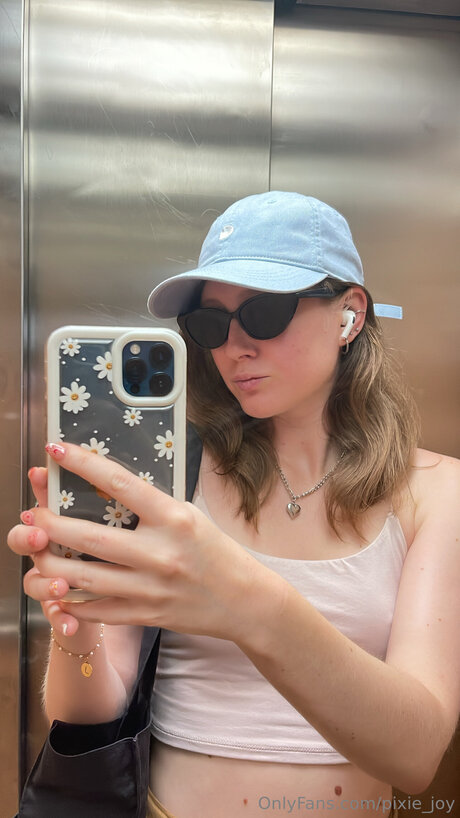 Pixie Joy xxx star image
