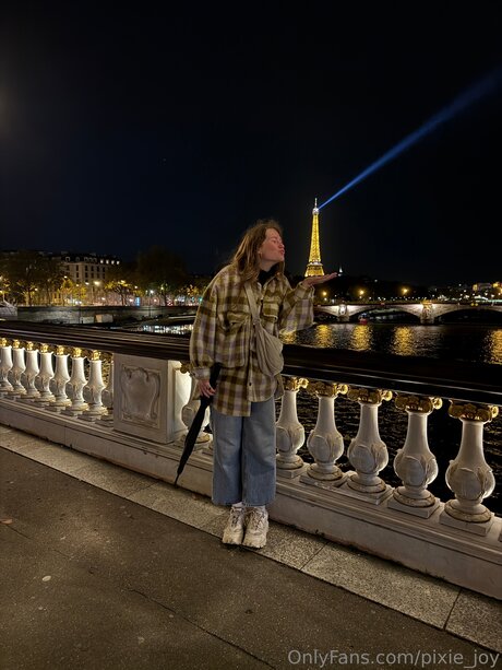 Pixie Joy sexy pornstar img