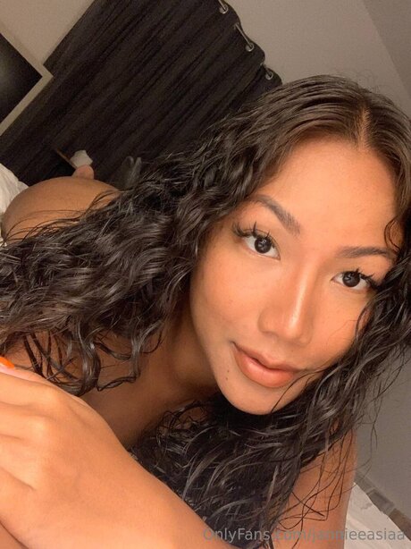Jannieeasiaa pornstar adult gallery