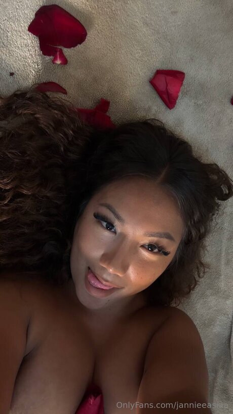 Jannieeasiaa perfect star photo