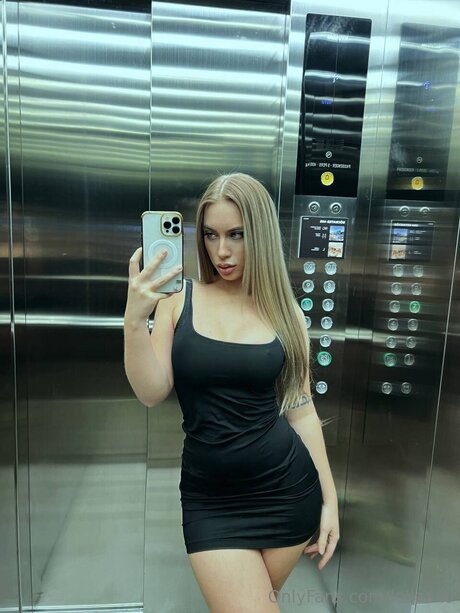 Itslolapap adult model picture