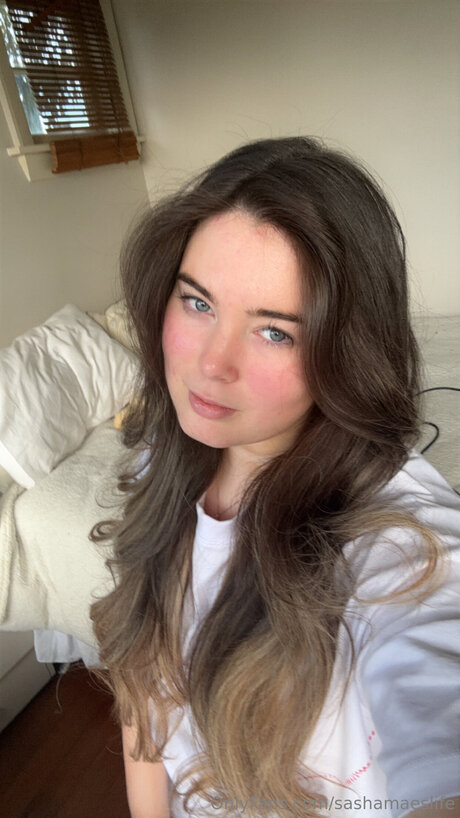 Sashamaeslife pretty model image