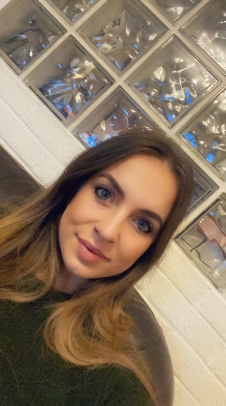 jess main naked star img