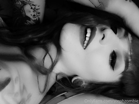 Glam Suicide hot actress pic