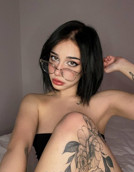 Minty Kitsune pretty pornstar pictures