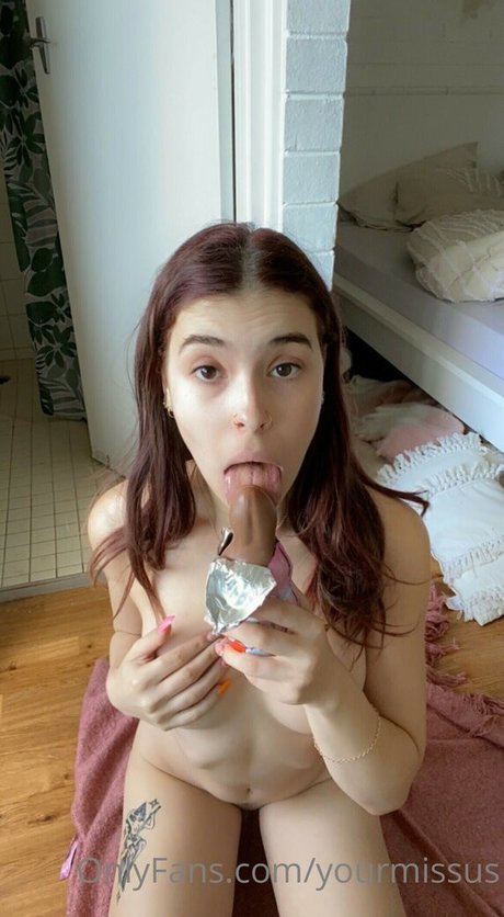 yourmissus art model galleries