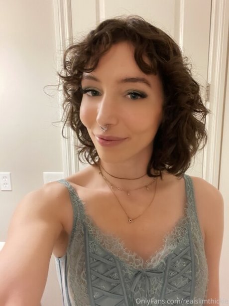 RealSlimThickie sexy actress pics