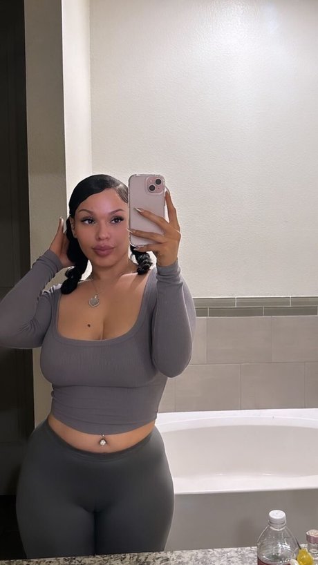 Damndashaa high quality actress picture