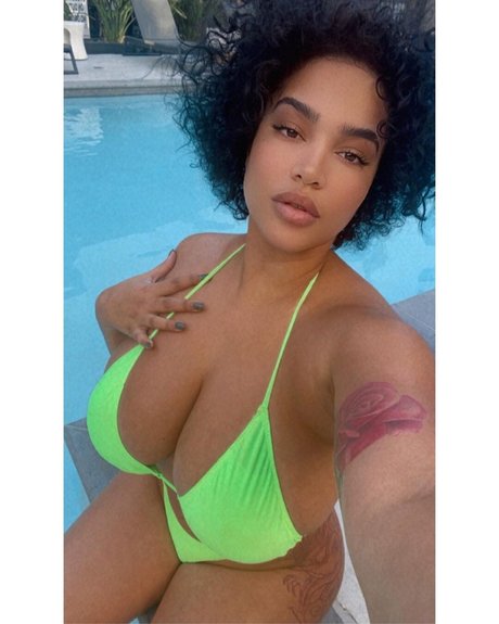 thick latina milf onlyfans hot nude photo