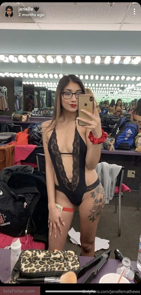 busty mom onlyfans top gallery