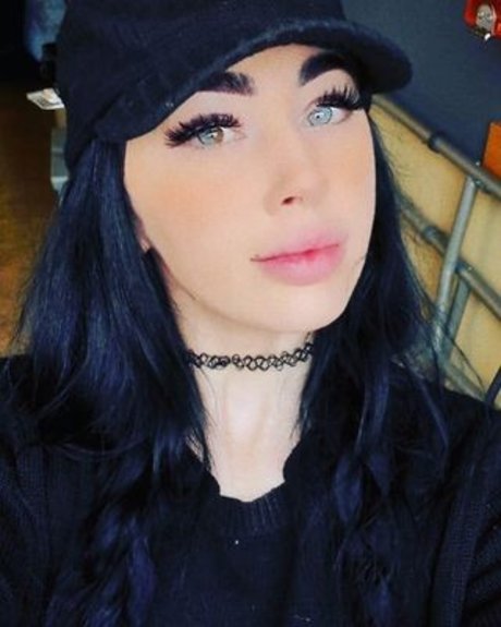 LucieLuv model perfect img