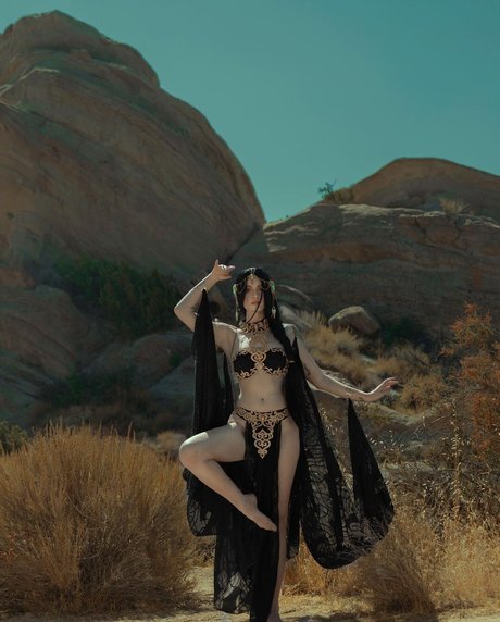 Emily O dette exclusive star image