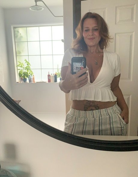 small pussy onlyfans naked picture