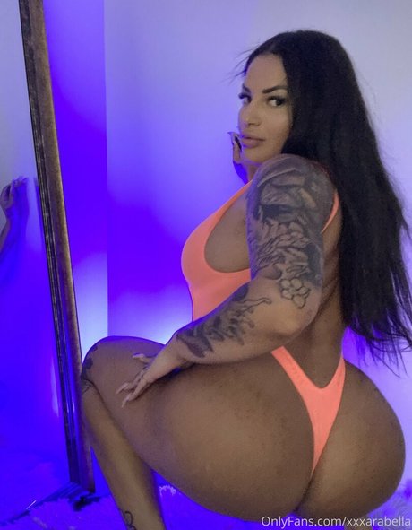 BIG BOOTY LATINA erotic star pic