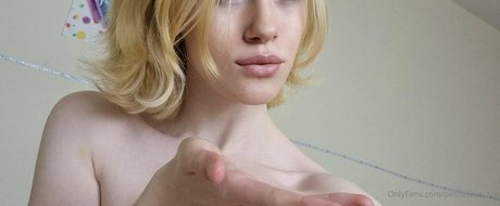 petiteelise xcx star naked photos