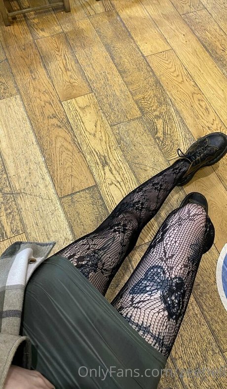 ZeeHell high quality model photo