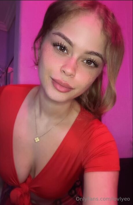 Lovlyeo sexy model img