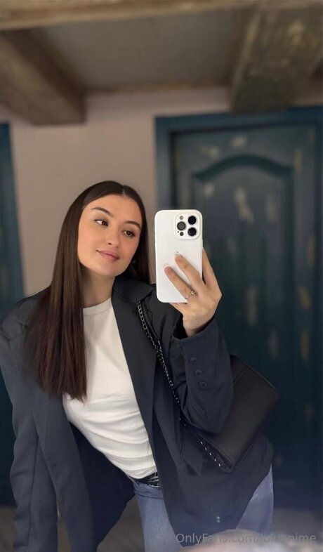 Luluanime model adult pic