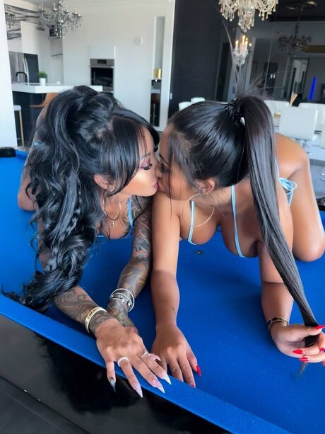 Kiaramoontv nude pornstar pic