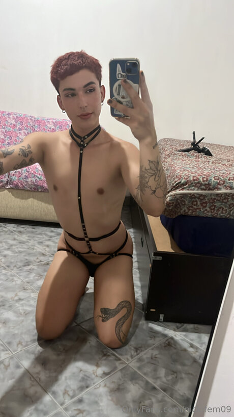 Nickifem09 sexy model photo