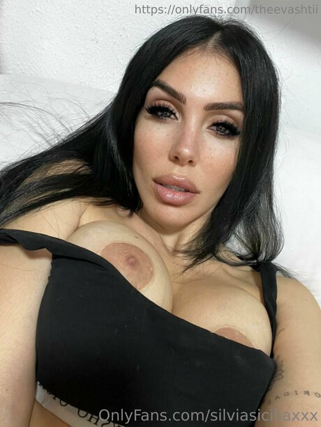 Theevashtii sexy star pics