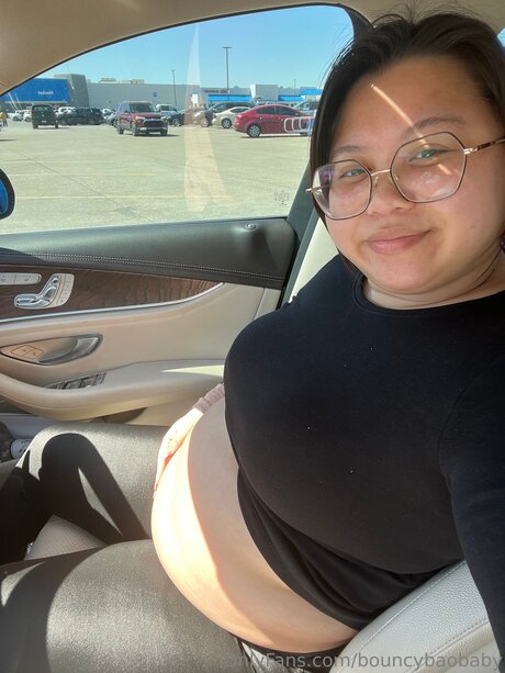 Bouncybaobaby model erotic photo