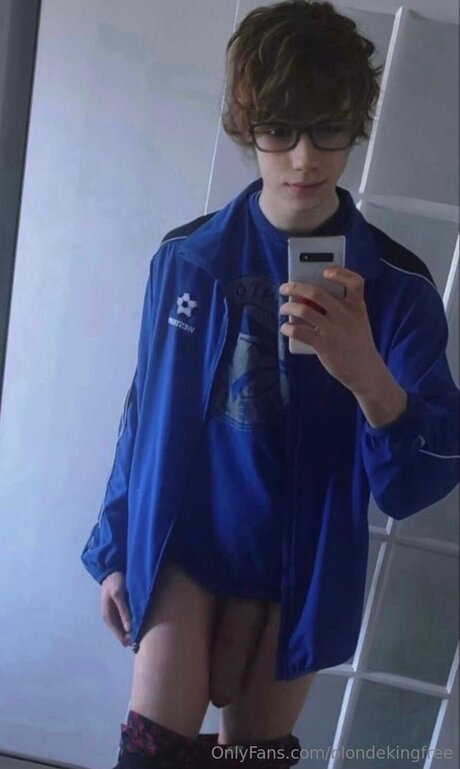 Blondekingfree nudes actress gallery