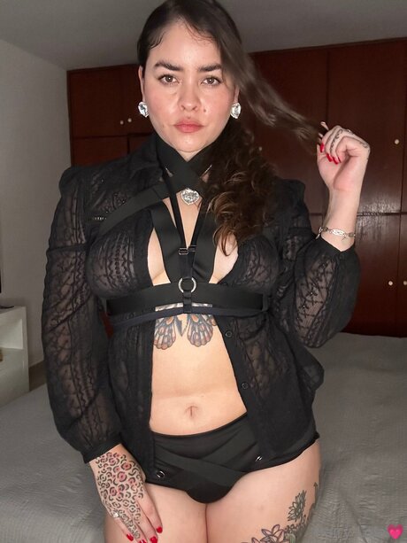 Littlehairylola pretty actress photos