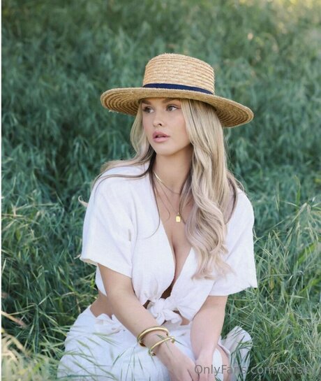 Officialkins nude model pictures