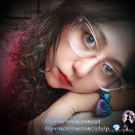 Allieveryhot model exclusive pictures