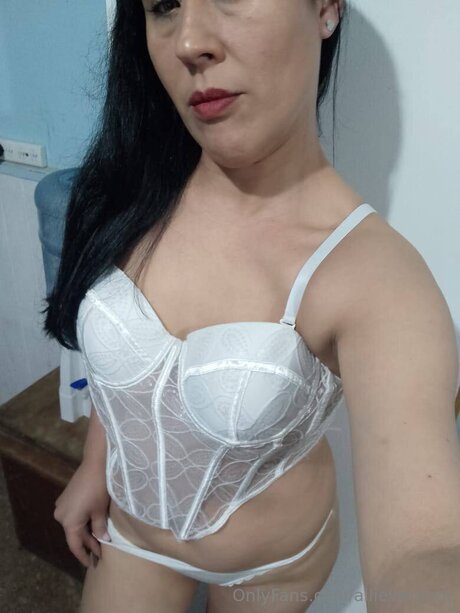 Allieveryhot naked model pics