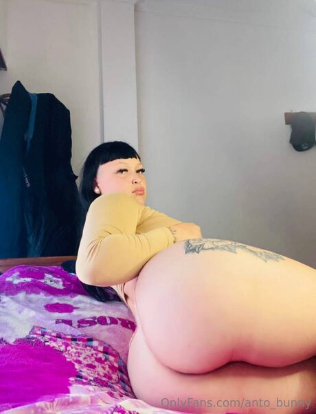 fingering pussy onlyfans naked pic