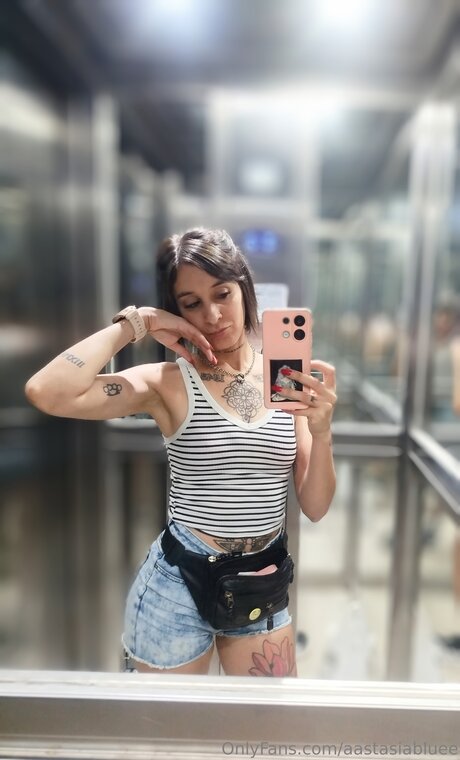 Aastasiabluee hd pornstar image
