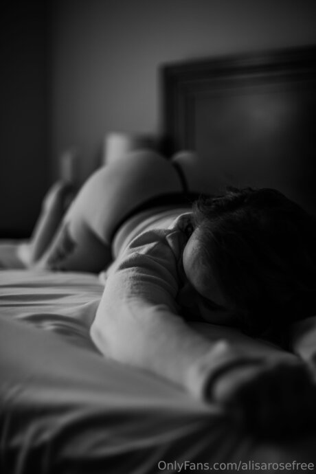 Alisarosefree star erotic pictures